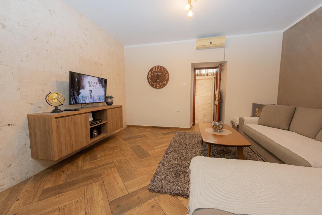 Sea Front 171 Apartment Kotor Exterior photo